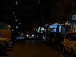 Comerciantes de la plaza de La Toja toman medidas drásticas ante la falta de luz en Alcorcón Comerciantes de la plaza de La Toja toman medidas drásticas ante la falta de luz en Alcorcón