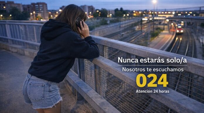 La rápida intervención de la Policía de Alcorcón evita una tragedia sobre las vías del tren