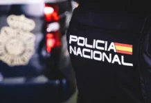 La Policía Nacional activa un dispositivo de investigación en Alcorcón para buscar armas y drogas en un local de ocio nocturno https://alcorconhoy.com/wp-content/uploads/2025/12/policia-nacional-agente-espalda.jpg