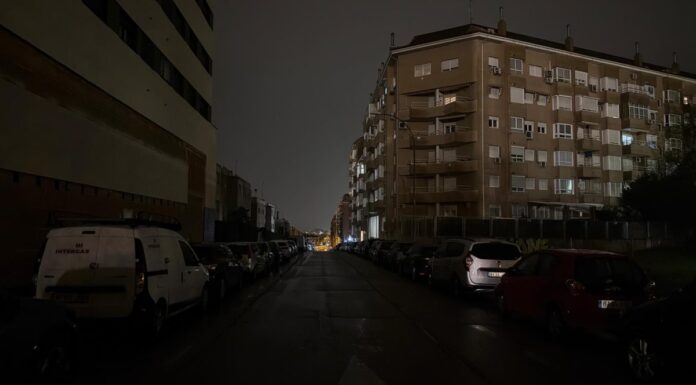 El robo de cable deja a oscuras la calle los Arces de Alcorcón El robo de cable deja a oscuras la calle los Arces de Alcorcón