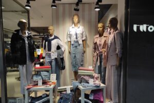 Otro establecimiento histórico dice adiós a Alcorcón: Tito Jeans cierra su persiana para siempre