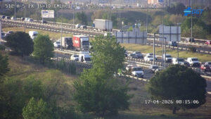 Intervención de los Bomberos de Alcorcón en el incendio de un vehículo en plena M-50: dos heridos leves