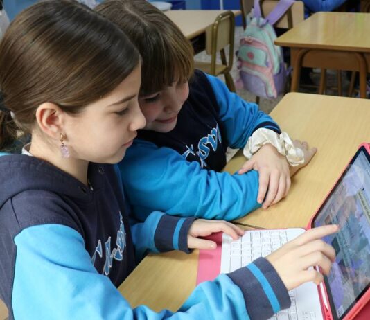 El Día del Libro en la era del ChatGPT: ¿Cómo leen y escriben hoy los jóvenes de nuestro entorno?