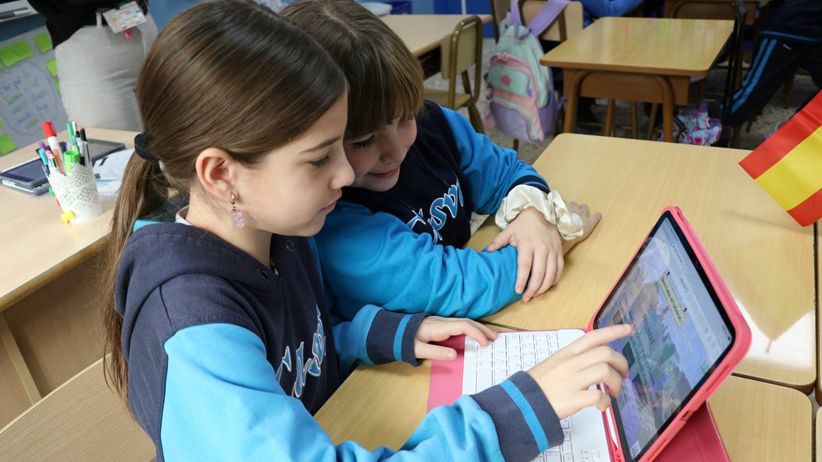 El Día del Libro en la era del ChatGPT: ¿Cómo leen y escriben hoy los jóvenes de nuestro entorno?