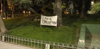 Vecinos de Alcorcón recogen firmas para detener la futura construcción de un Tanatorio - Crematorio en el Polígono