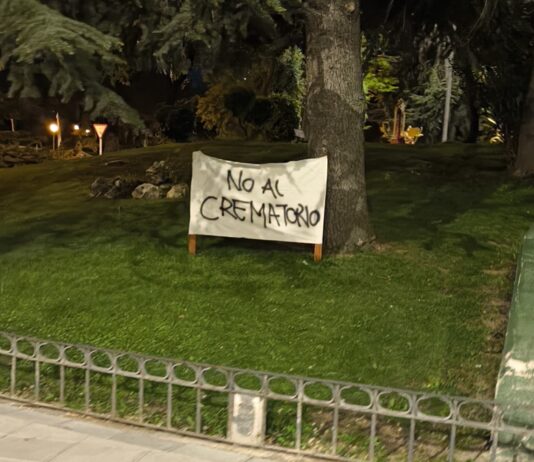 Vecinos de Alcorcón recogen firmas para detener la futura construcción de un Tanatorio - Crematorio en el Polígono