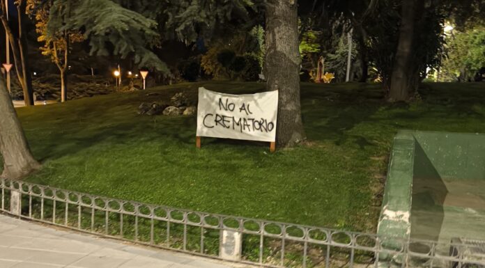 Vecinos de Alcorcón recogen firmas para detener la futura construcción de un Tanatorio - Crematorio en el Polígono