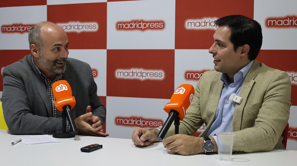 Raúl Tena, cofundador de Centro Dental Avanzado en Alcorcón: “El trato con los pacientes es muy bonito. Se sienten como en casa“