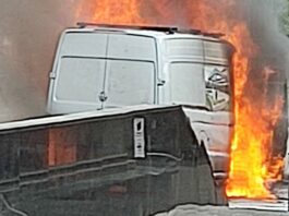 Aparatoso incendio de una furgoneta en Alcorcón: se desconocen las causas