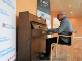 El Hospital de Alcorcón instala un piano abierto a pacientes, familiares y visitantes