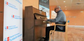 El Hospital de Alcorcón instala un piano abierto a pacientes, familiares y visitantes