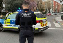 Intervención policial en Alcorcón detecta a un motorista trabajando sin permiso