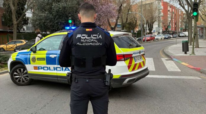 Intervención policial en Alcorcón detecta a un motorista trabajando sin permiso