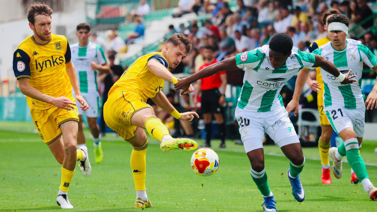 El Alcorcón vuelve a saborear una victoria y el Trival sueña más que nunca con el ascenso