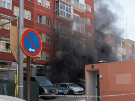 Incendio en un garaje comunitario de Alcorcón: tres vehículos han resultado afectados