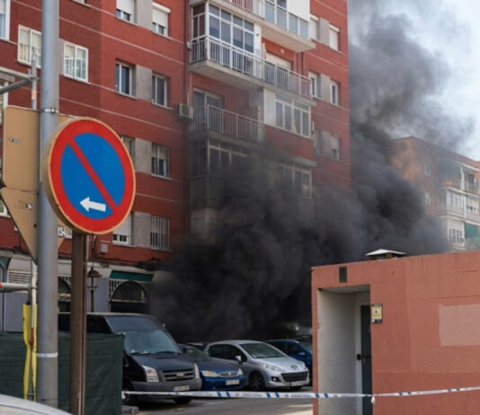 Incendio en un garaje comunitario de Alcorcón: tres vehículos han resultado afectados