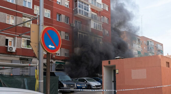 Incendio en un garaje comunitario de Alcorcón: tres vehículos han resultado afectados