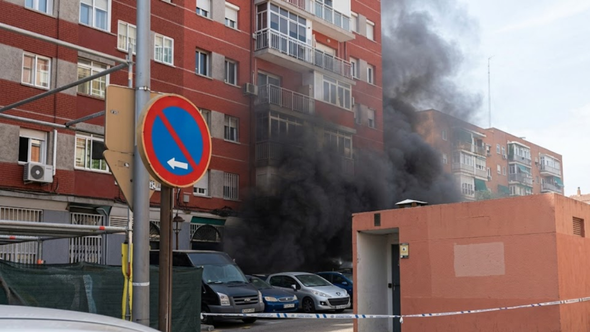 Incendio en un garaje comunitario de Alcorcón: tres vehículos han resultado afectados