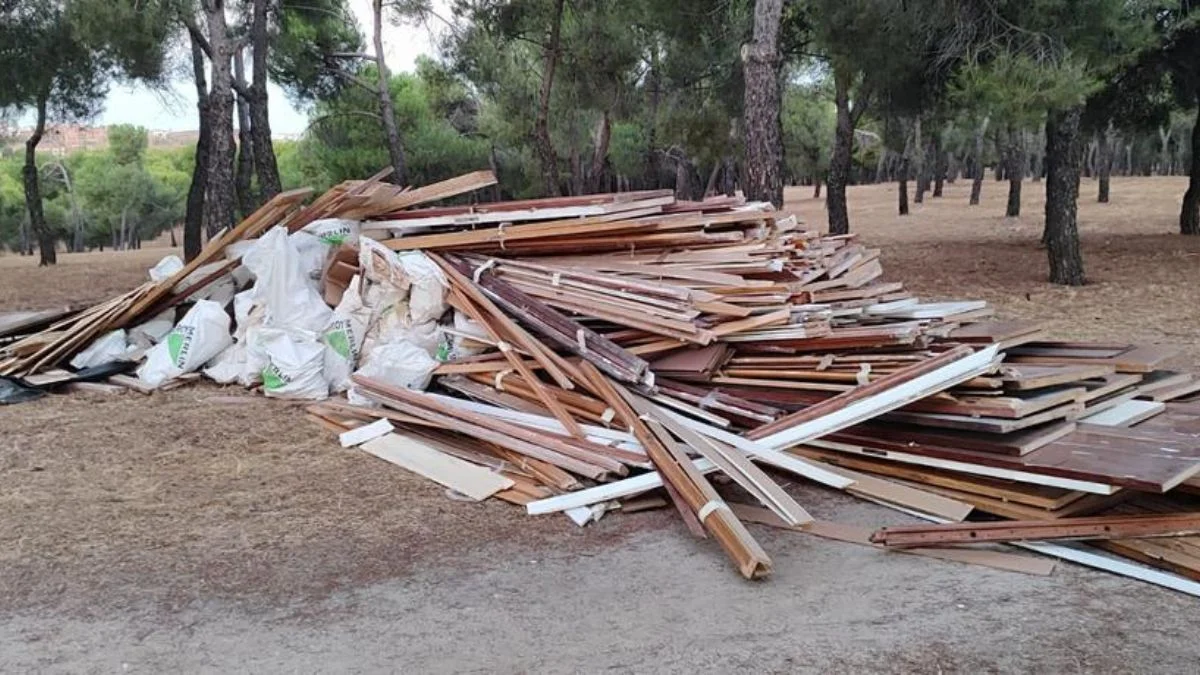 Alcorcón instala cámaras móviles para evitar los vertidos ilegales: multas de hasta 300.000 euros