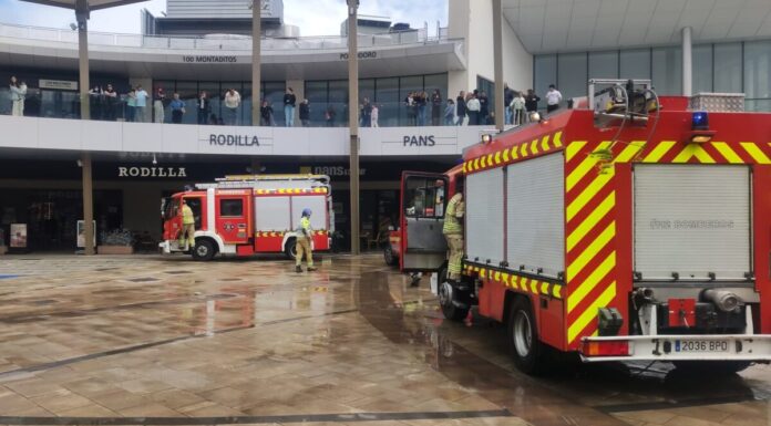 Evacuado el Centro Comercial TresAguas de Alcorcón por un incendio en un restaurante
