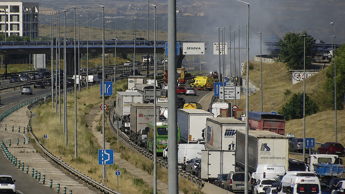 Accidente de tráfico en la A-5 con varios vehículos implicados: los Bomberos de Alcorcón aseguran la zona