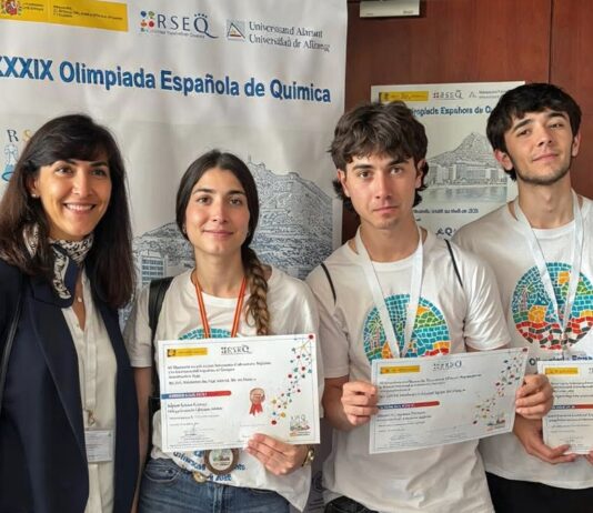 Elena Serna, medalla de bronce en la Olimpiada Española de Química desde el Colegio Amanecer de Alcorcón Elena Serna, medalla de bronce en la Olimpiada Española de Química desde el Colegio Amanecer de Alcorcón