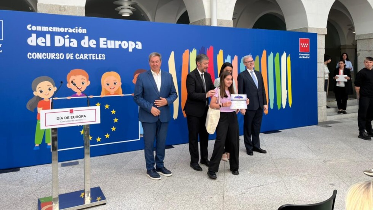Más que un cartel: Olivia y Miriam ganan el primer premio del Concurso de Carteles del Día de Europa