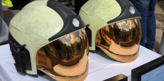 Emotivo homenaje a Jesús Aguilar y Sergio Benavente, bomberos de Alcorcón fallecidos en la calle los Lilos: el Parque Darwin llevará su nombre
