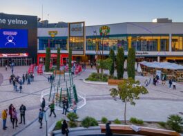 Restaurado el funcionamiento del Centro Comercial TresAguas de Alcorcón tras el incendio en un restaurante Restaurado el funcionamiento del Centro Comercial TresAguas de Alcorcón tras el incendio en un restaurante