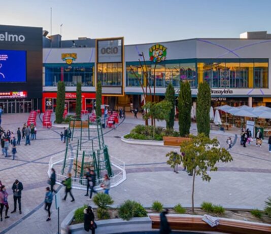Restaurado el funcionamiento del Centro Comercial TresAguas de Alcorcón tras el incendio en un restaurante Restaurado el funcionamiento del Centro Comercial TresAguas de Alcorcón tras el incendio en un restaurante