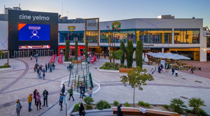 Restaurado el funcionamiento del Centro Comercial TresAguas de Alcorcón tras el incendio en un restaurante