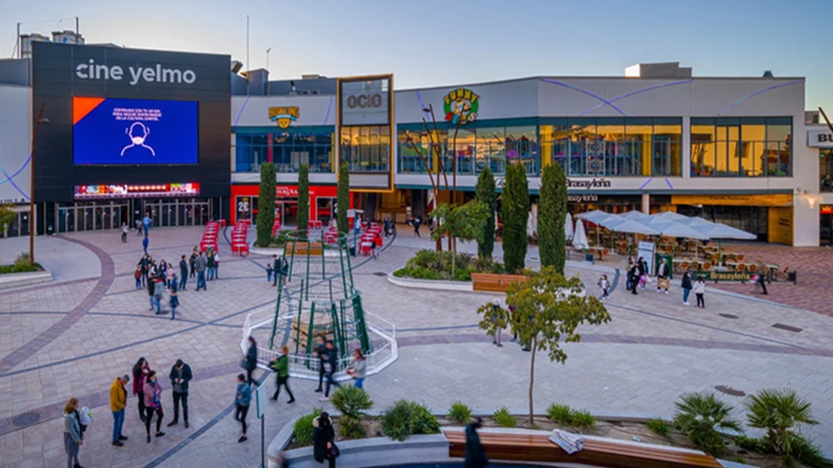 Restaurado el funcionamiento del Centro Comercial TresAguas de Alcorcón tras el incendio en un restaurante