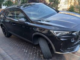 Un conductor estrella su coche a las puertas de un centro escolar en Alcorcón y da positivo en alcohol y drogas