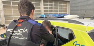 Detenido un varón en Alcorcón por un presunto delito de violencia de género y otro contra la salud pública