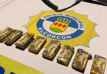 Detienen a dos varones con ocho tabletas de presunto hachís en Alcorcón