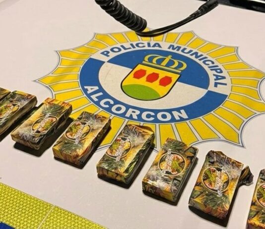 Detienen a dos varones con ocho tabletas de presunto hachís en Alcorcón