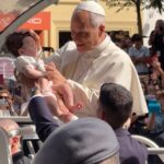 Tres familias del Colegio Juan Pablo II de Alcorcón viven un encuentro inolvidable con el Papa León XIV