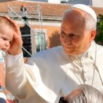 Tres familias del Colegio Juan Pablo II de Alcorcón viven un encuentro inolvidable con el Papa León XIV