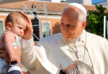 Tres familias del Colegio Juan Pablo II de Alcorcón viven un encuentro inolvidable con el Papa León XIV