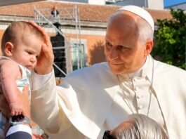Tres familias del Colegio Juan Pablo II de Alcorcón viven un encuentro inolvidable con el Papa León XIV