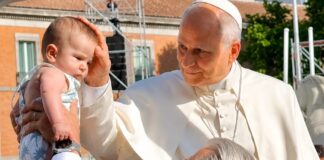 Tres familias del Colegio Juan Pablo II de Alcorcón viven un encuentro inolvidable con el Papa León XIV