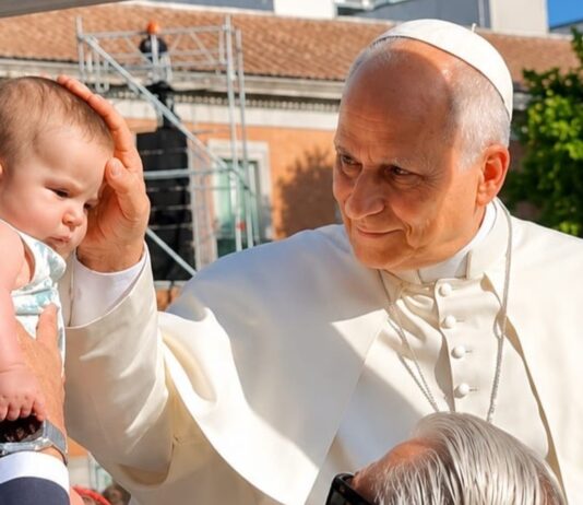 Tres familias del Colegio Juan Pablo II de Alcorcón viven un encuentro inolvidable con el Papa León XIV