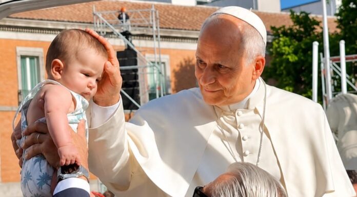 Tres familias del Colegio Juan Pablo II de Alcorcón viven un encuentro inolvidable con el Papa León XIV