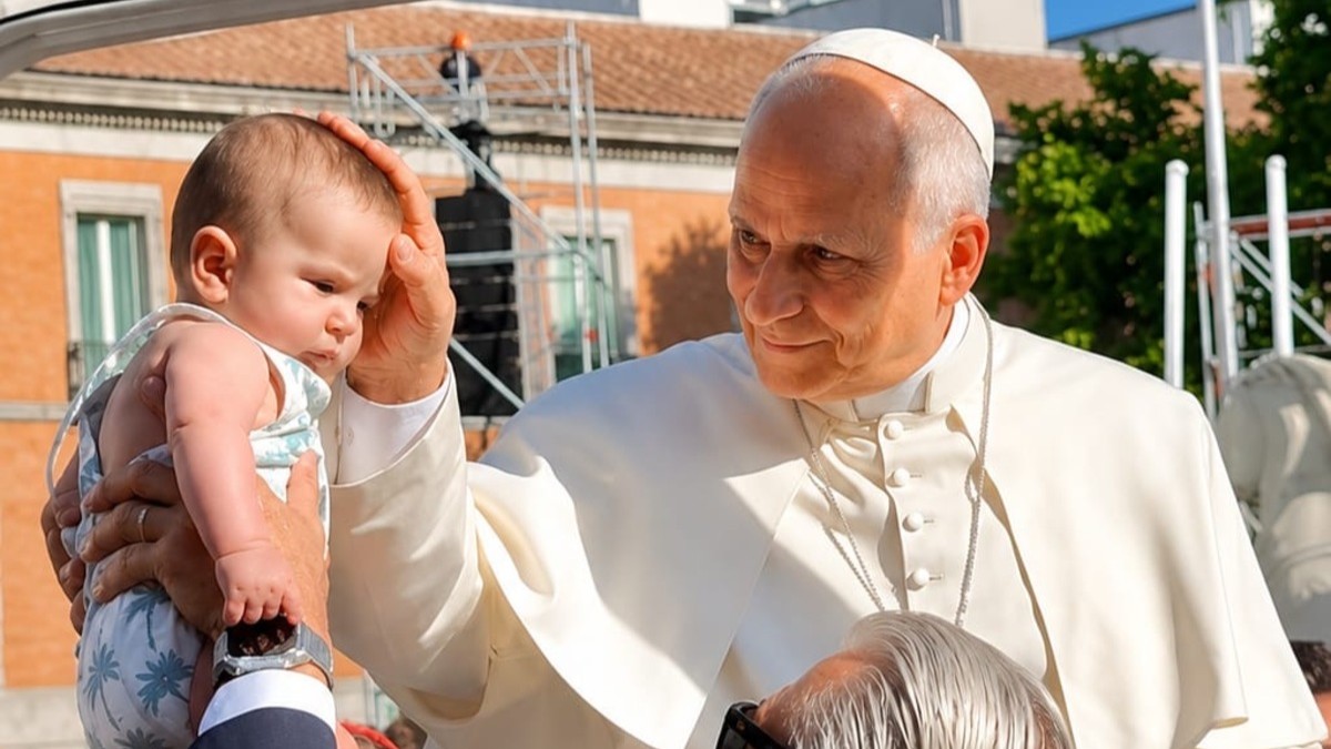 Tres familias del Colegio Juan Pablo II de Alcorcón viven un encuentro inolvidable con el Papa León XIV