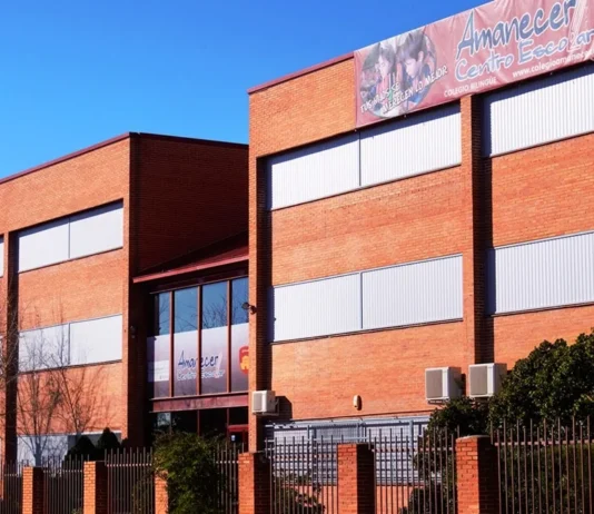 Alcorcón está de enhorabuena: una alumna del Colegio Amanecer logra la segunda mejor nota de la PAU en la Comunidad de Madrid Alcorcón está de enhorabuena: una alumna del Colegio Amanecer logra la segunda mejor nota de la PAU en la Comunidad de Madrid