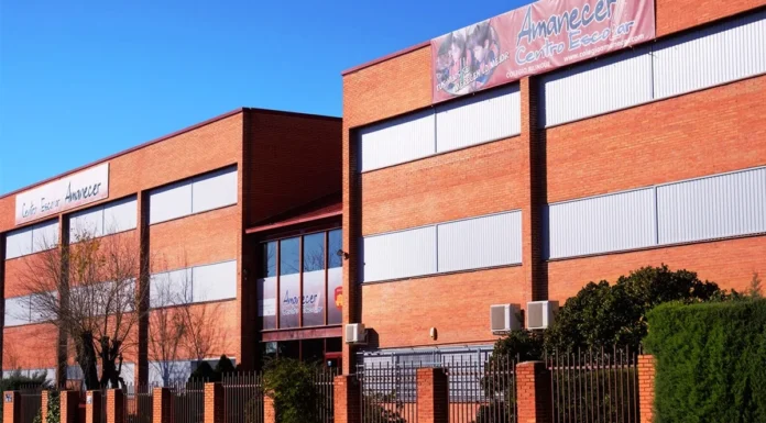 Alcorcón está de enhorabuena: una alumna del Colegio Amanecer logra la segunda mejor nota de la PAU en la Comunidad de Madrid Alcorcón está de enhorabuena: una alumna del Colegio Amanecer logra la segunda mejor nota de la PAU en la Comunidad de Madrid