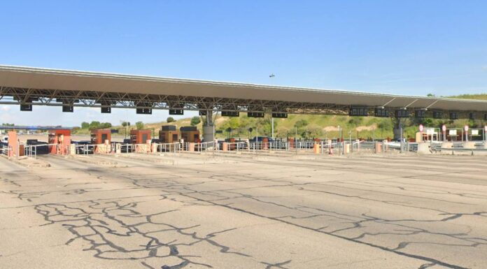 Muere un joven tras salirse de la vía y chocar contra un peaje en la R-5 a la altura de Alcorcón