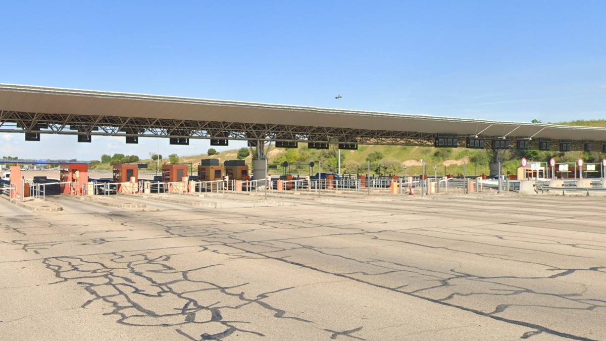 Muere un joven tras salirse de la vía y chocar contra un peaje en la R-5 a la altura de Alcorcón