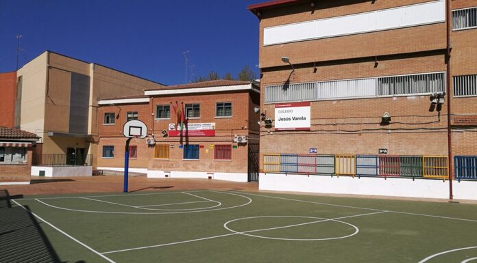 Familias de Alcorcón denuncian quedarse sin plazas en los institutos para el curso 2026/2027