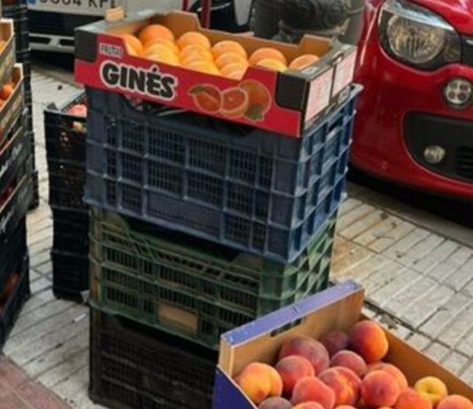 Vecinos de Alcorcón denuncian la acumulación de basura en la calle Timanfaya